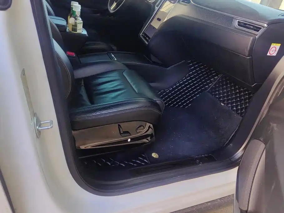 Tesla Model X — миниатюра 8