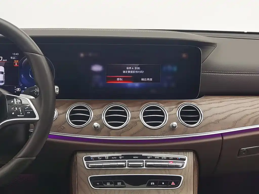 Mercedes-Benz E-Class — миниатюра 12