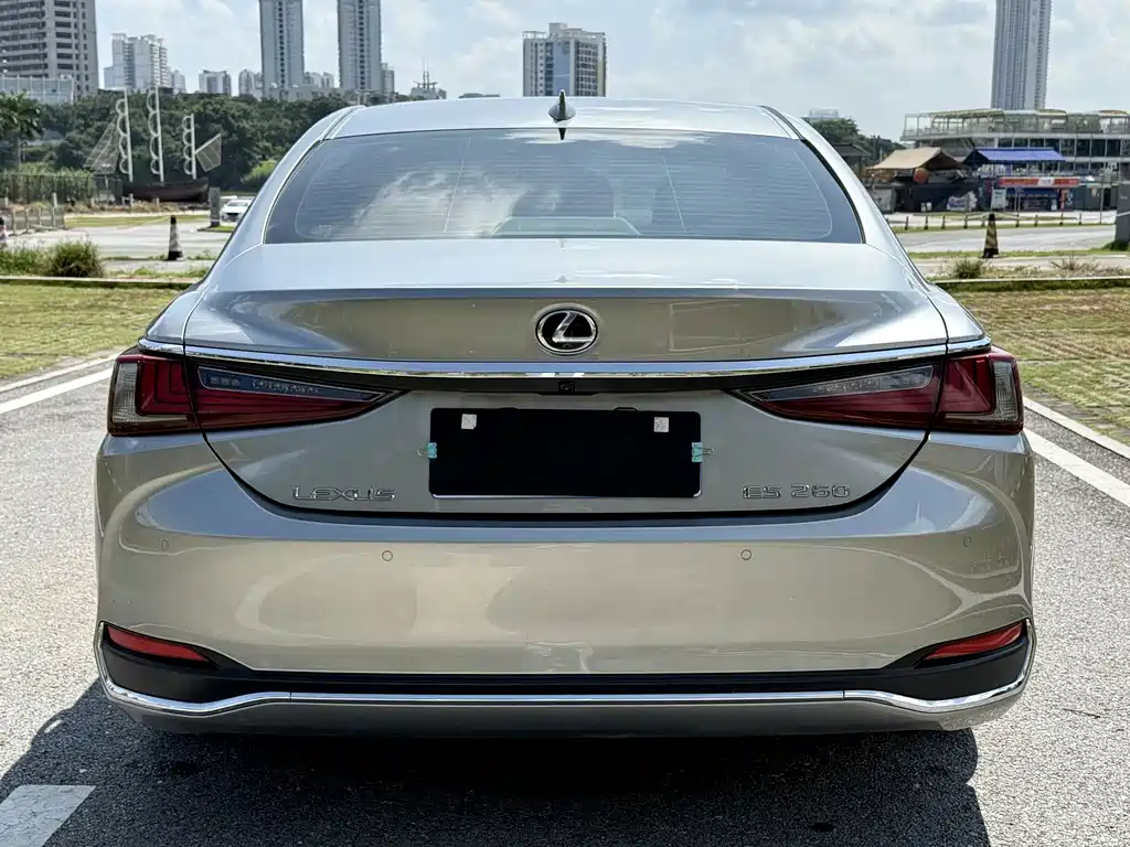 LEXUS  ES