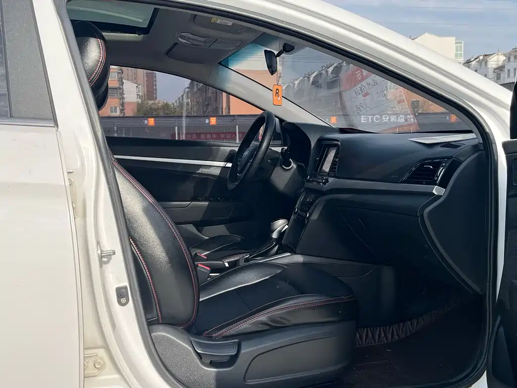Hyundai Elantra — миниатюра 13
