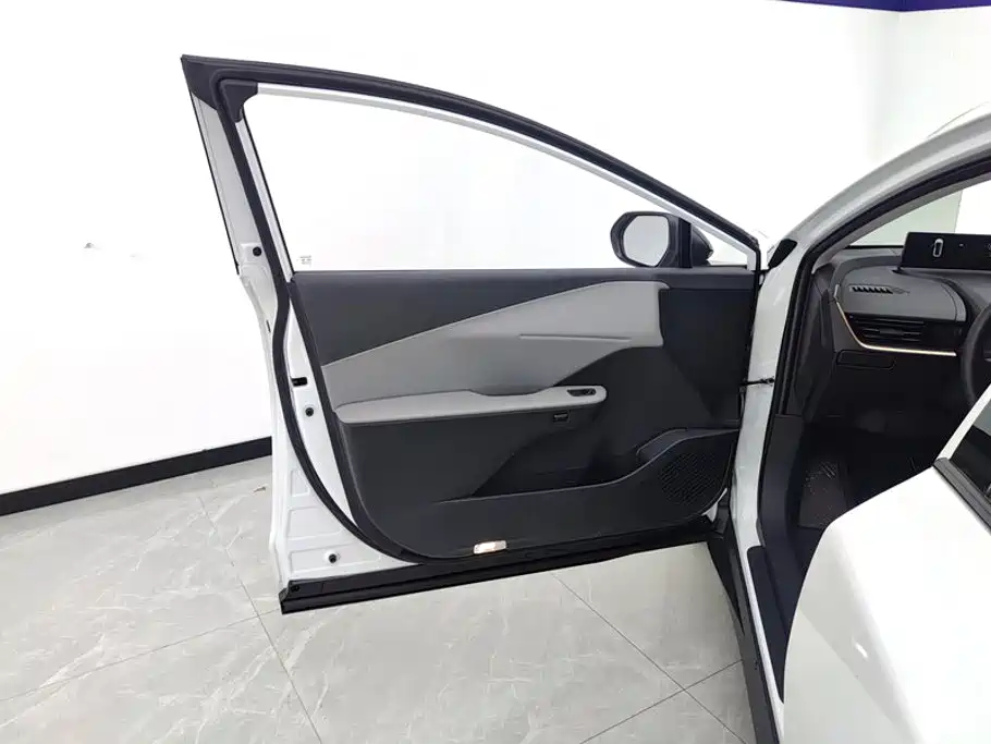 Toyota bZ3 — миниатюра 7