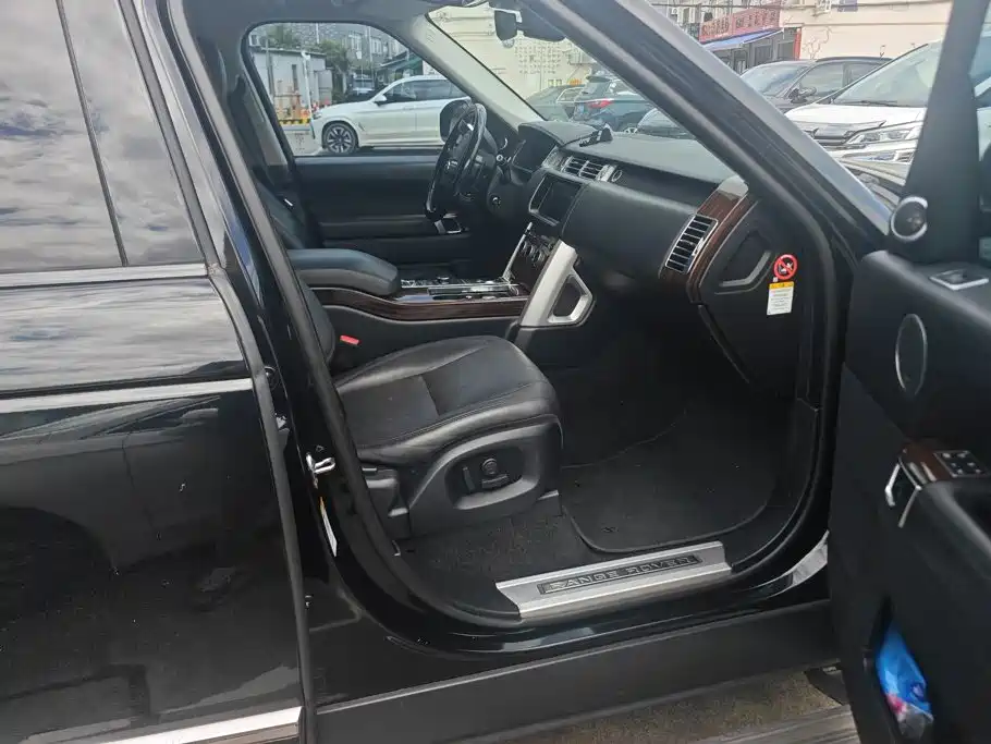 Land Rover Range Rover — миниатюра 8