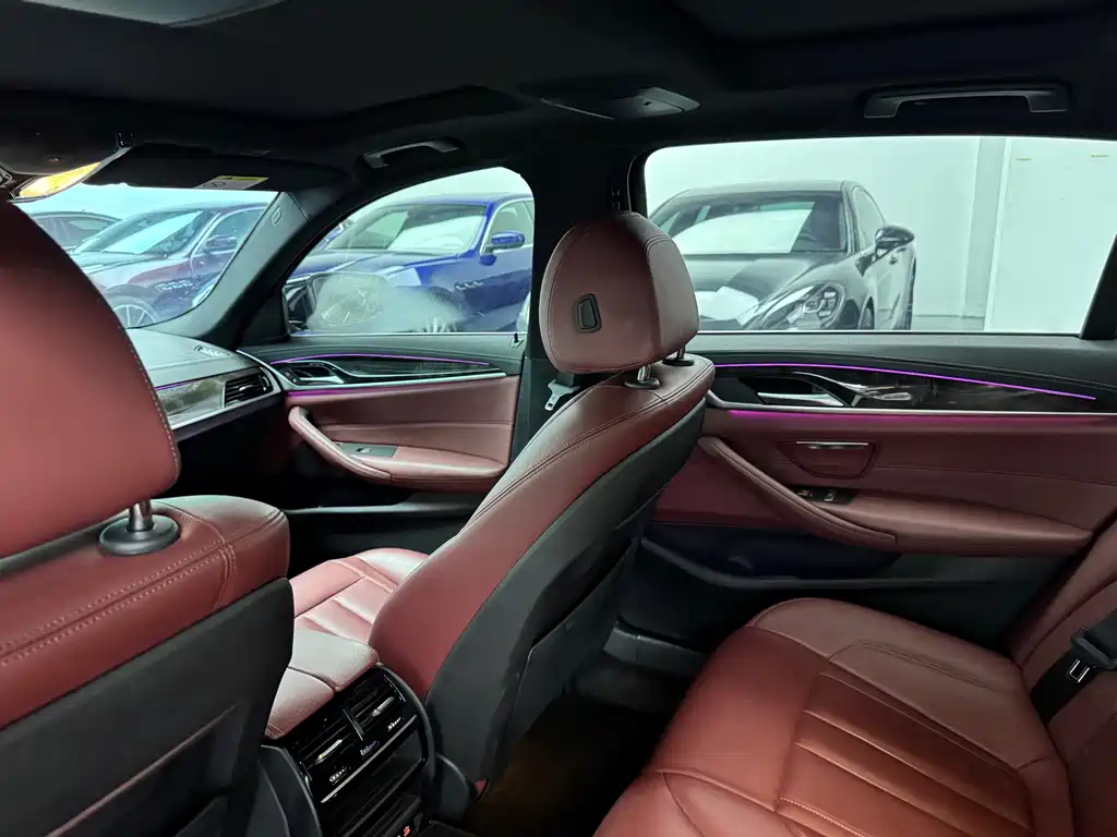 BMW 5 Series — миниатюра 9