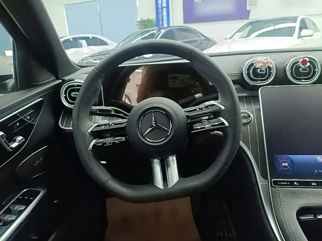 Mercedes-Benz C-Class — миниатюра 11