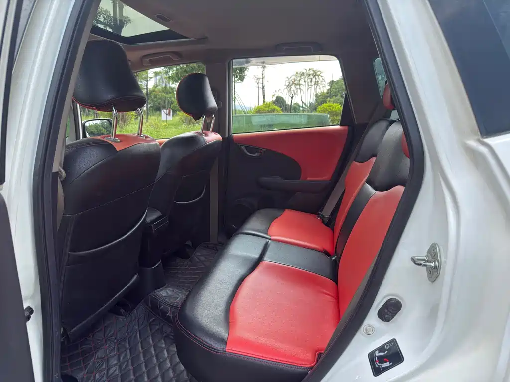 Honda Fit — миниатюра 7