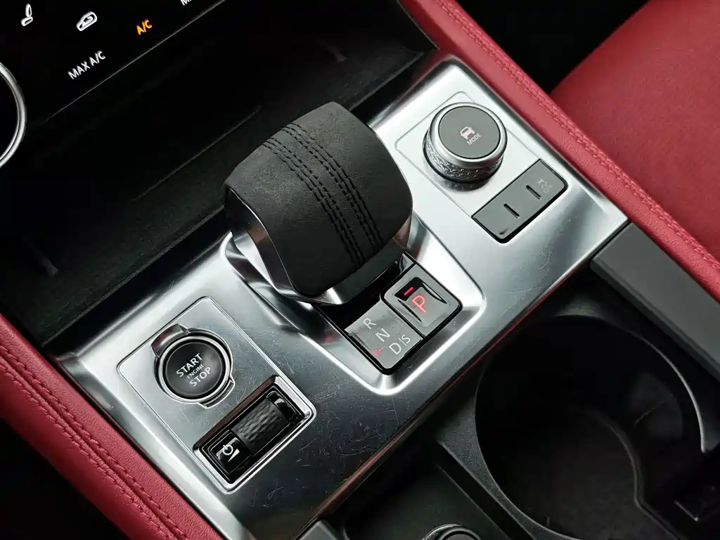 Jaguar F-PACE — миниатюра 10