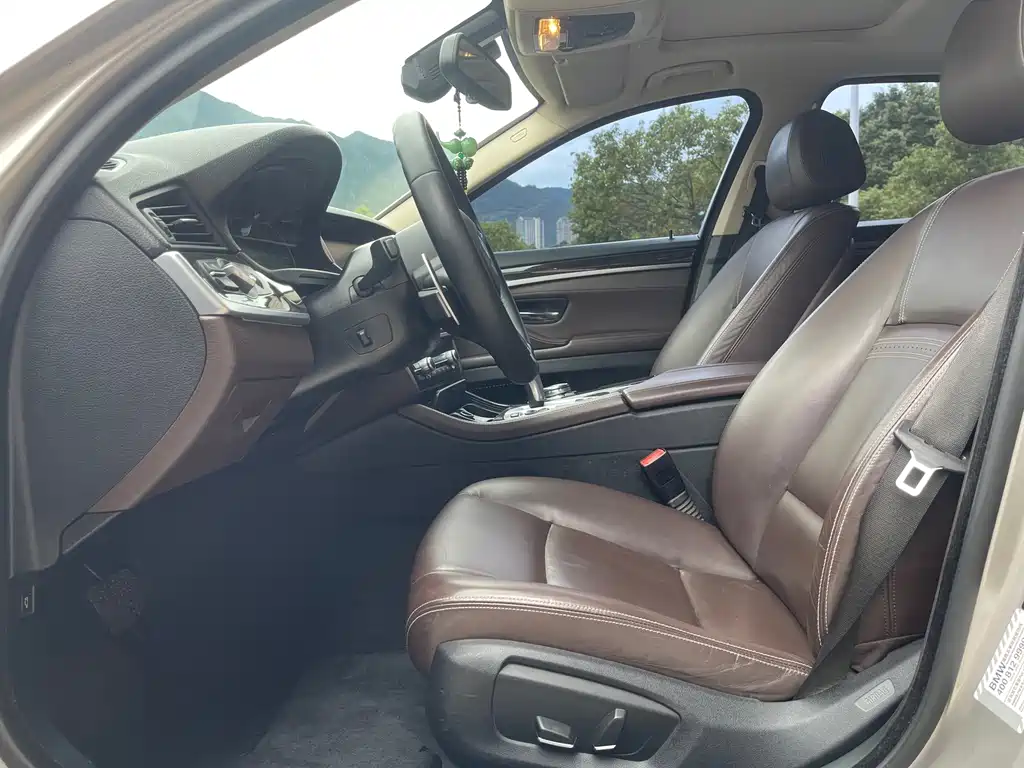 BMW 5 Series — миниатюра 6