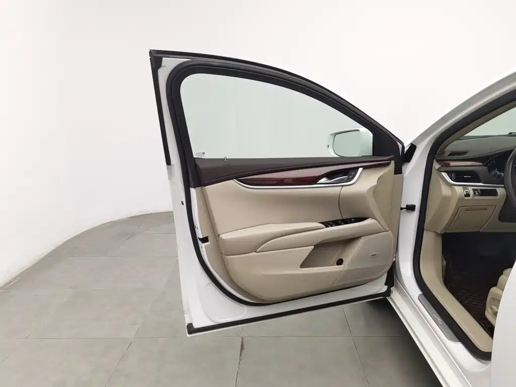 Cadillac XTS — миниатюра 8