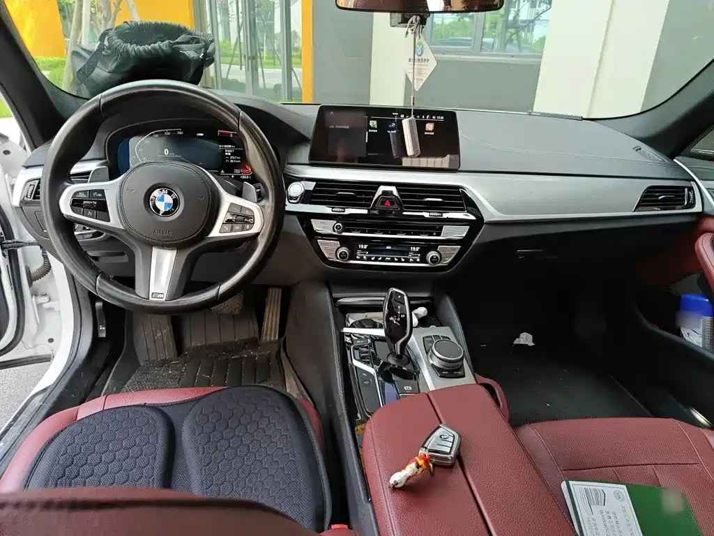 BMW 5 Series — миниатюра 13