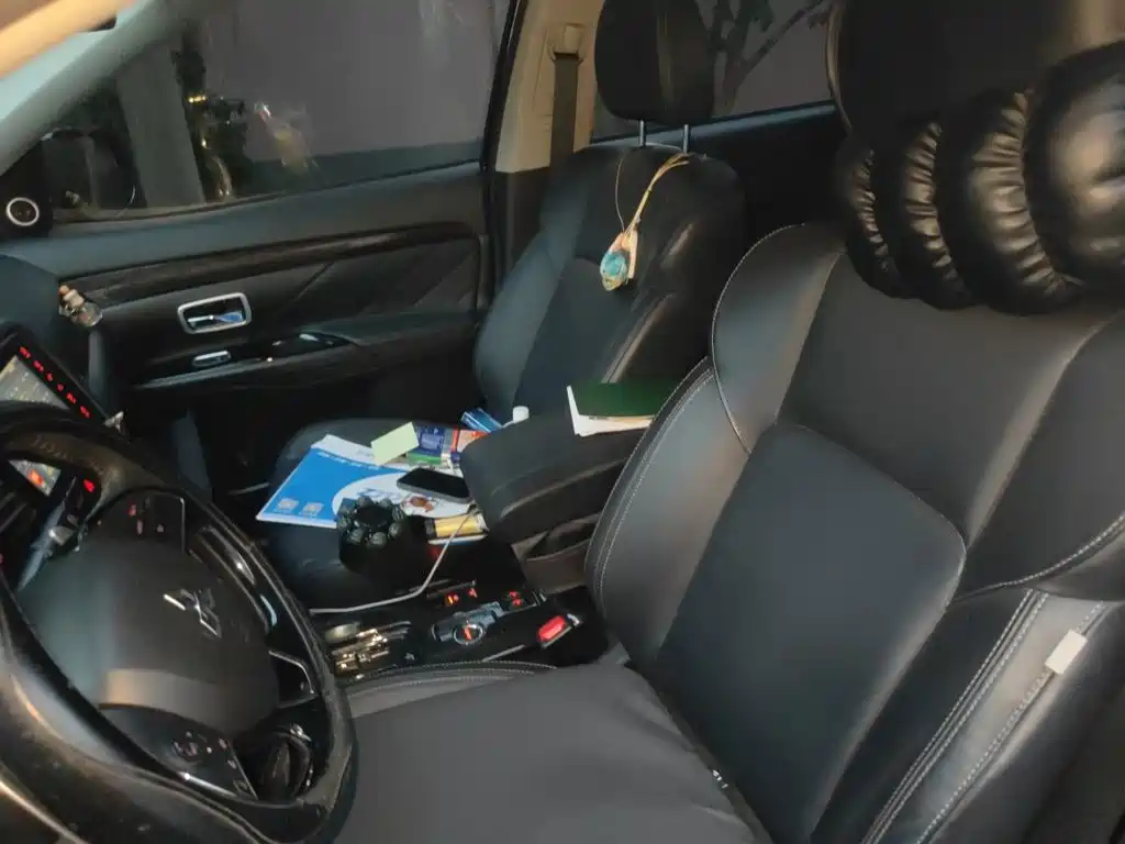 Mitsubishi Outlander — миниатюра 12