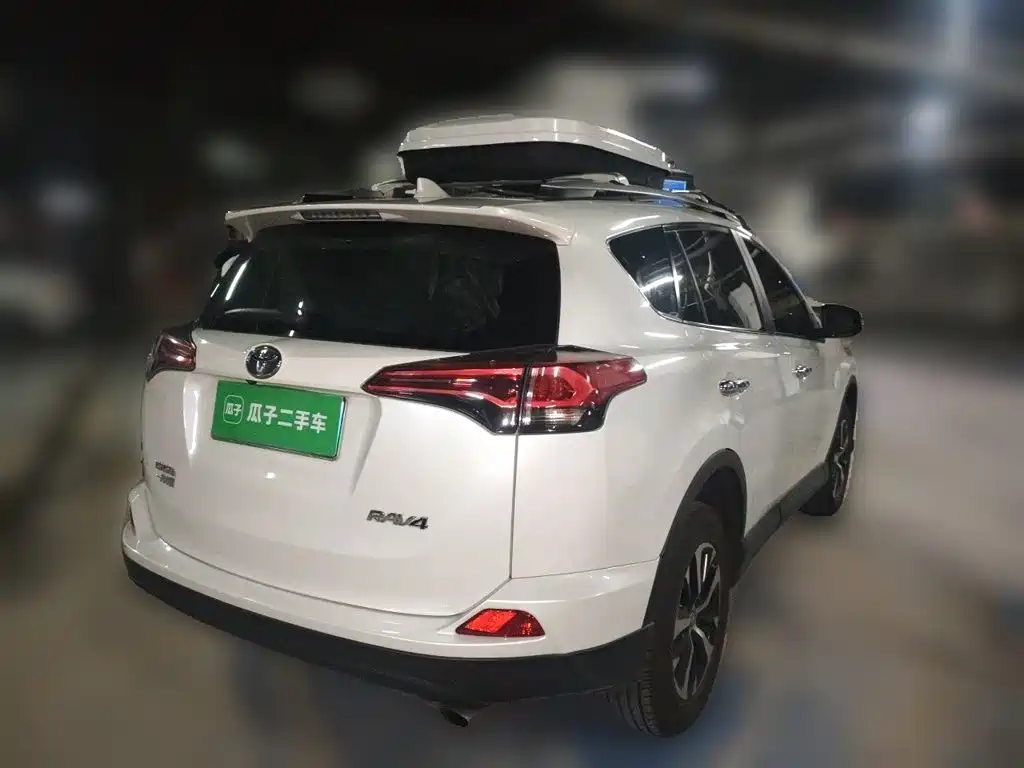 Toyota RAV4 — миниатюра 4