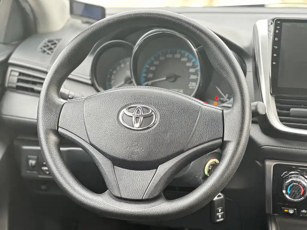 Toyota Yaris L — миниатюра 10