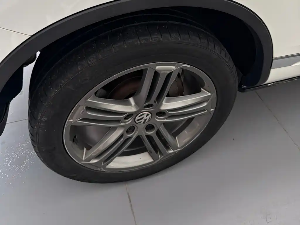 Volkswagen Touareg — миниатюра 12
