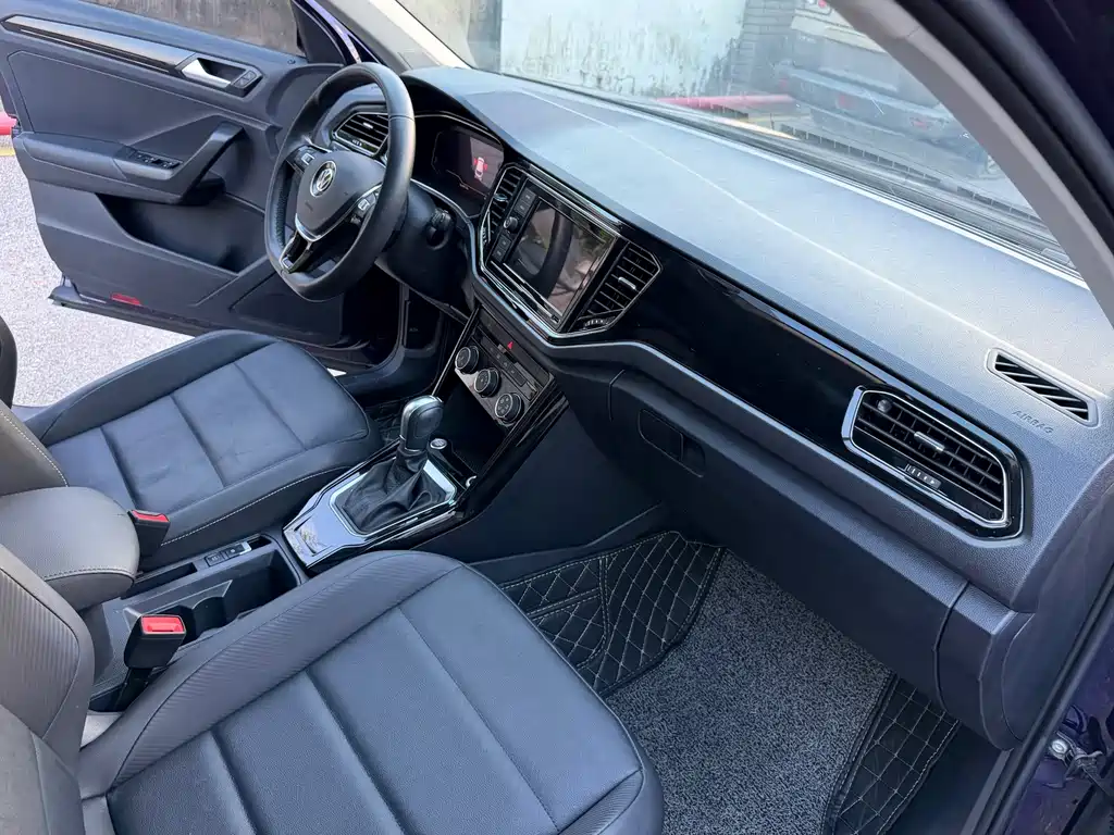 Volkswagen T-Roc — миниатюра 8