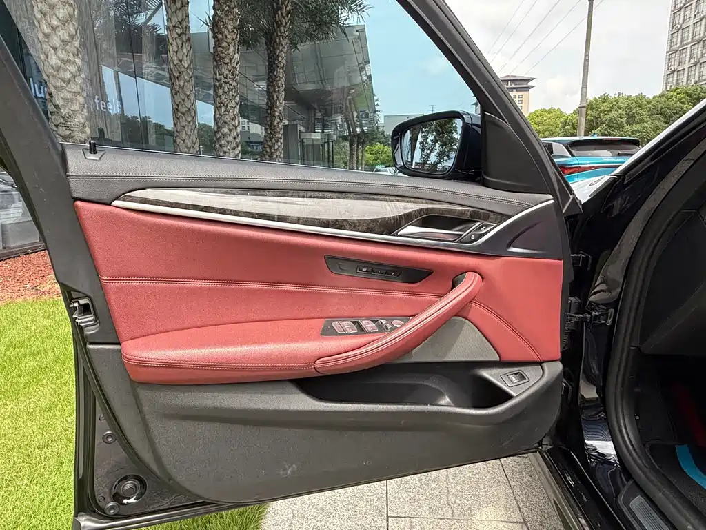 BMW 5 Series — миниатюра 15