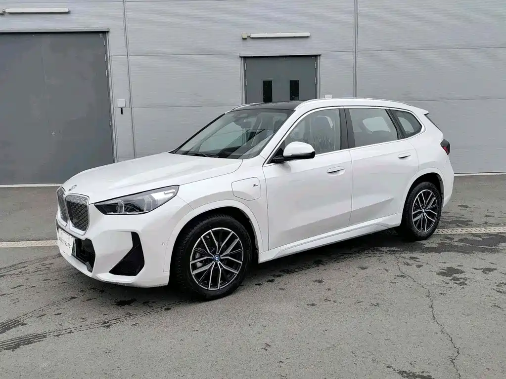 BMW iX1 2025
