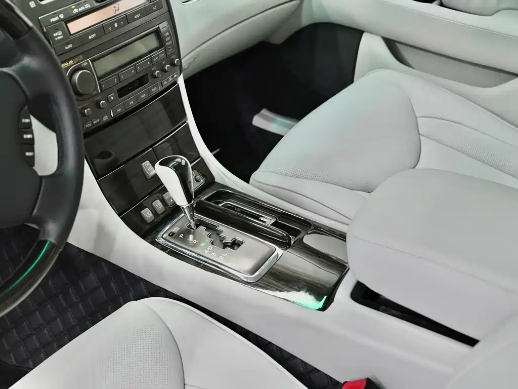 Lexus LS — миниатюра 22