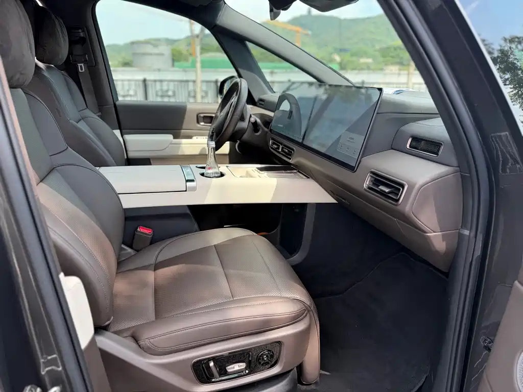 Li Auto Li MEGA — миниатюра 14