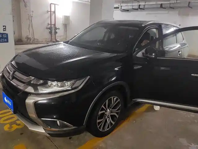 mitsubishi outlander