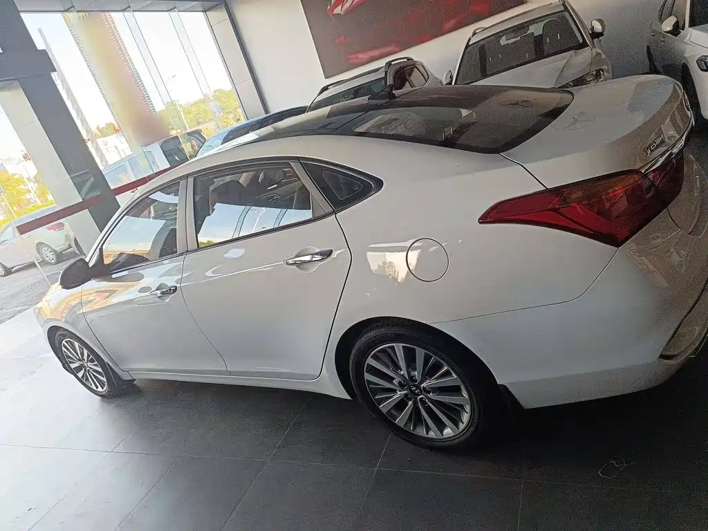 Hyundai Mistra — миниатюра 5