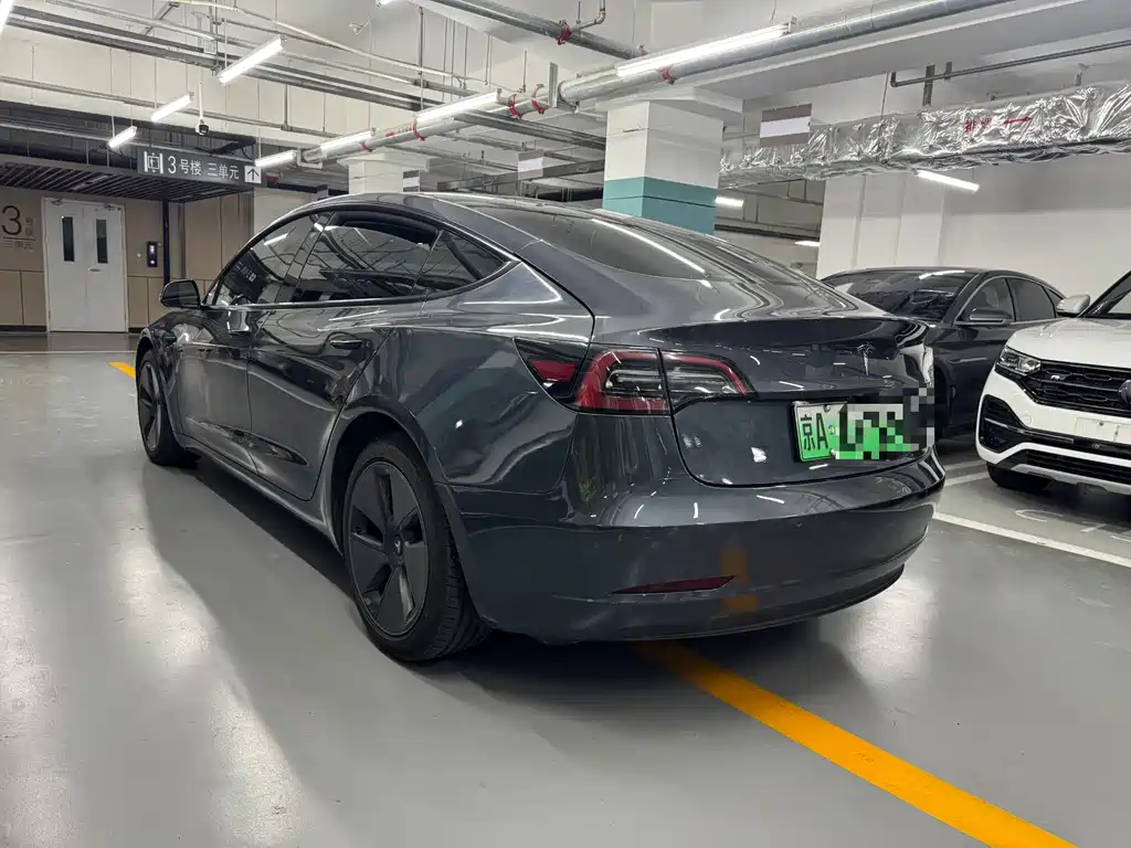 Tesla Model 3 — миниатюра 2
