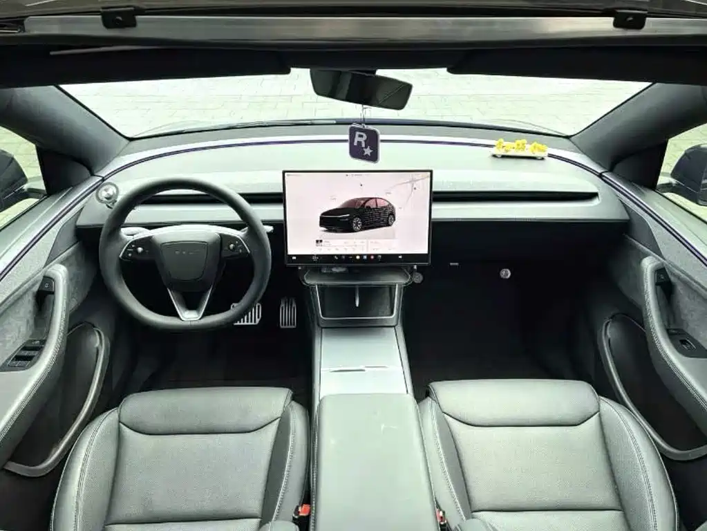 Tesla Model Y L — миниатюра 5