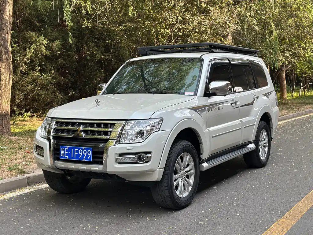 Mitsubishi Pajero (Import) 2020