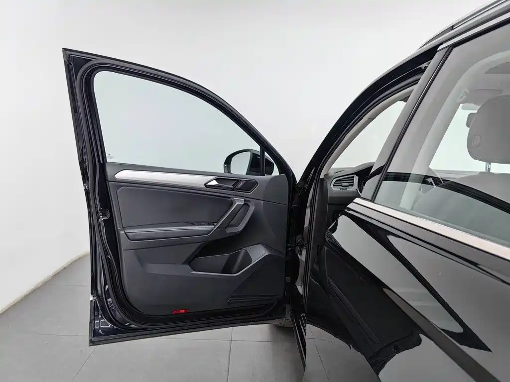 Volkswagen Tiguan L — миниатюра 8