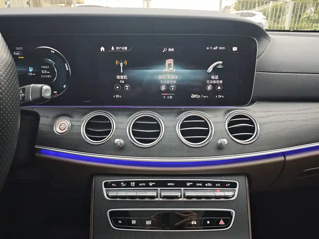 Mercedes-Benz E-Class — миниатюра 20