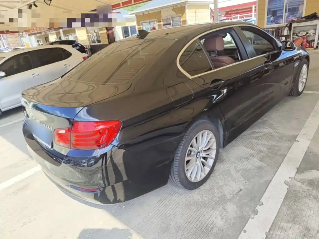 BMW 5 Series — миниатюра 7