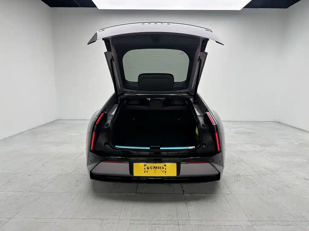 XPeng P7 — миниатюра 8