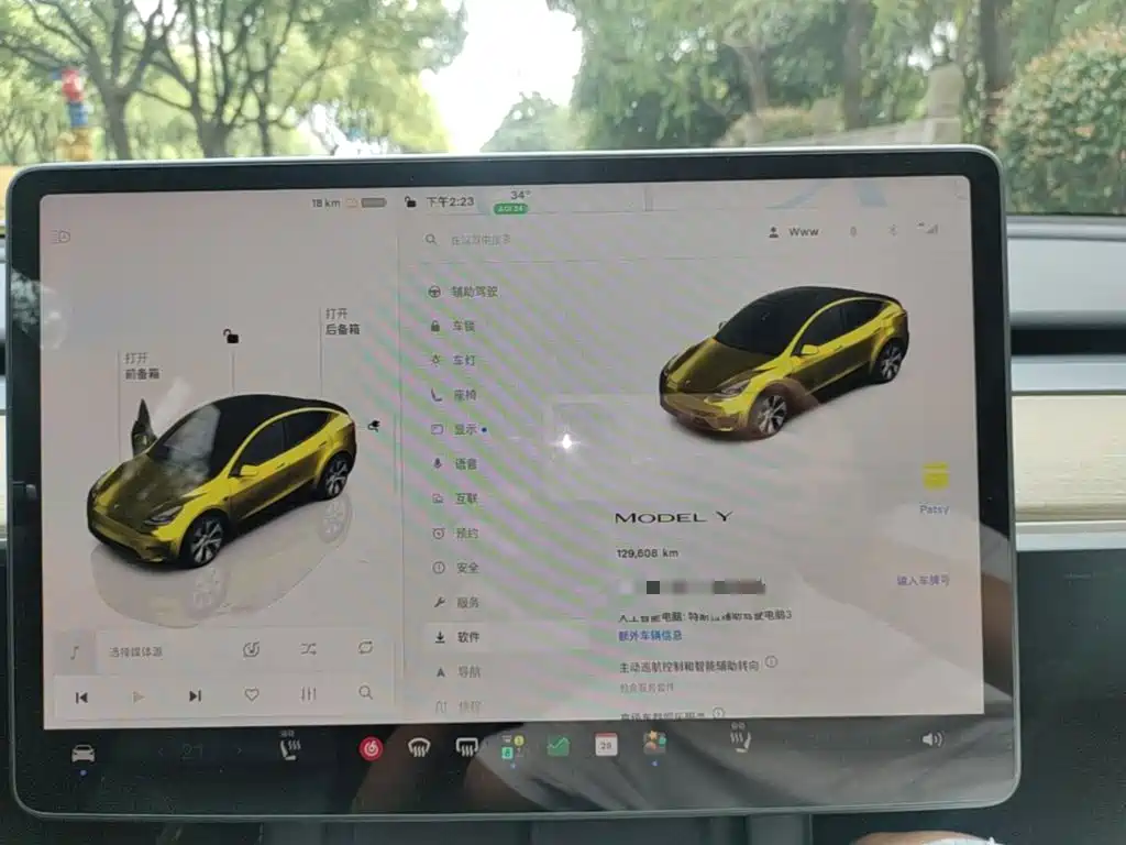 Tesla Model Y — миниатюра 12