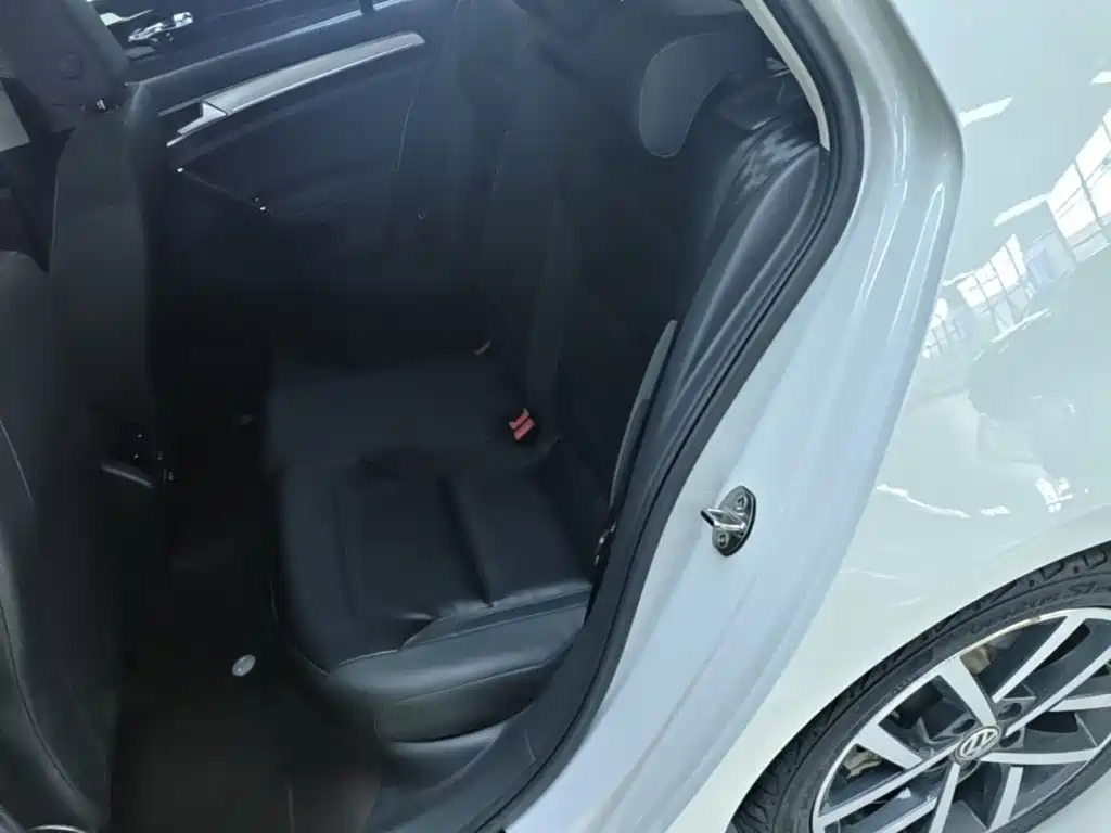 Volkswagen Golf — миниатюра 17