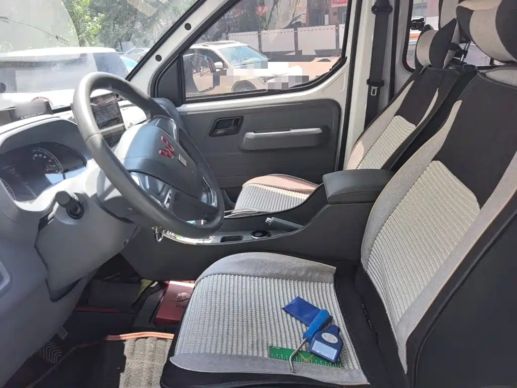 Wuling Yangguang — миниатюра 8