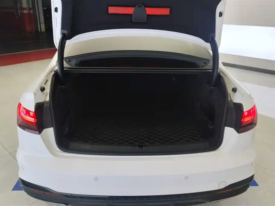 Audi A4L 2023 40 TFSI Luxury