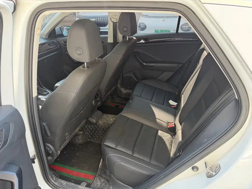 Volkswagen T-Roc — миниатюра 10