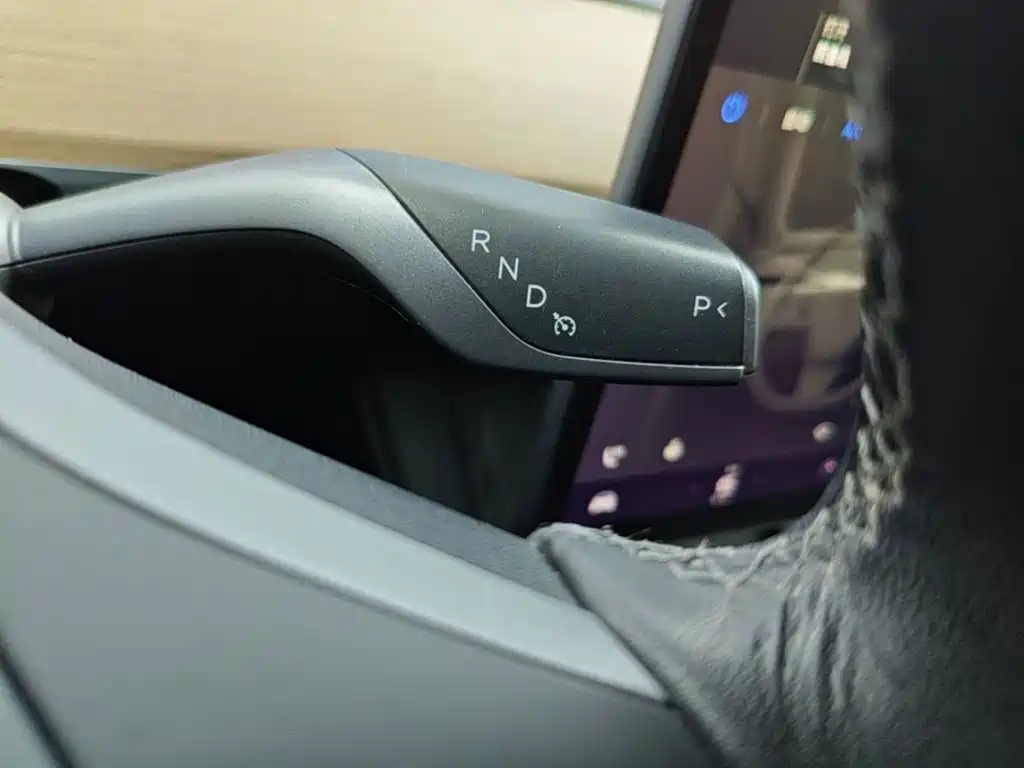 Tesla Model Y — миниатюра 14