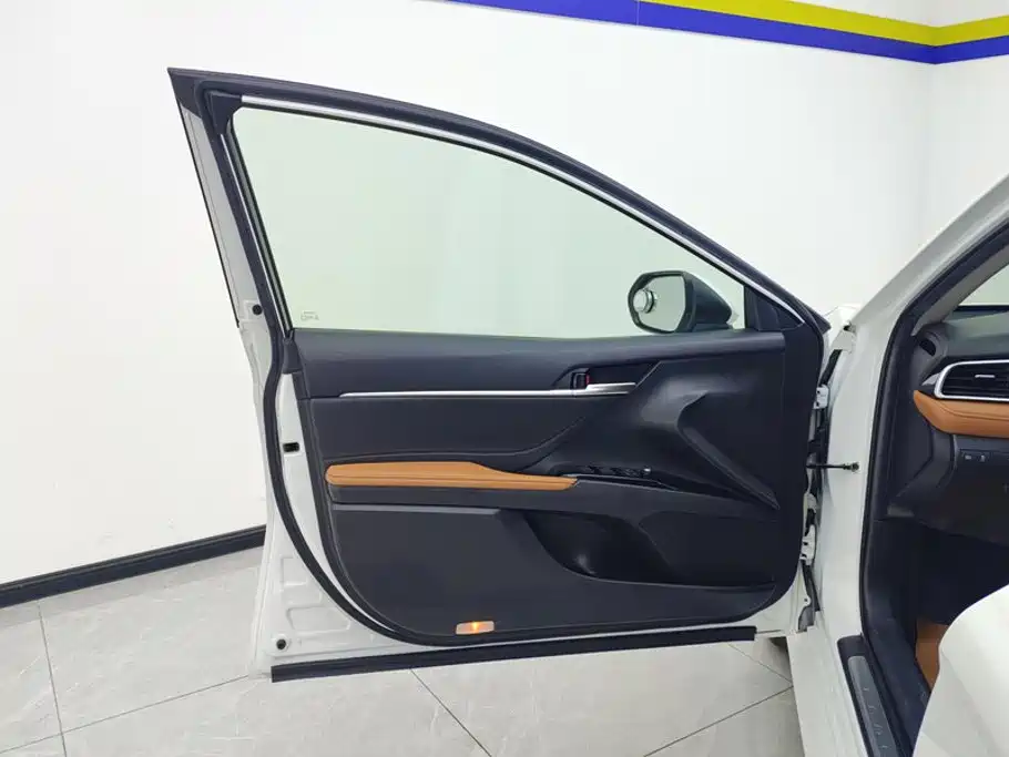 Toyota Camry — миниатюра 7