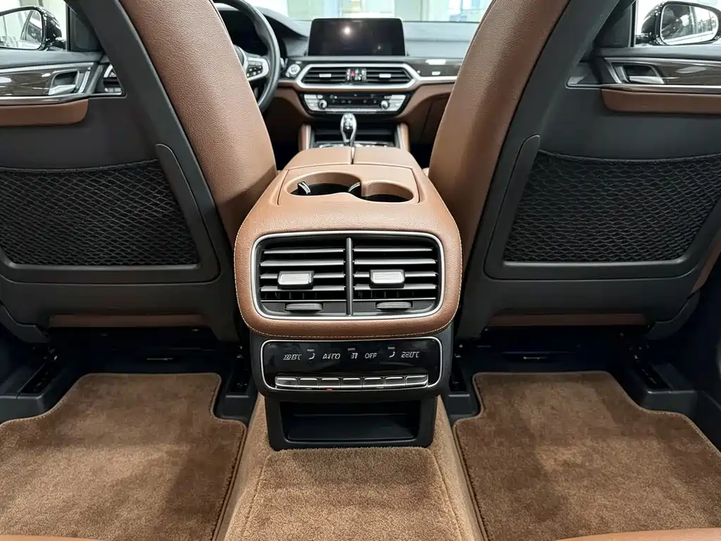 Mercedes-Benz GLE (Import) — миниатюра 10