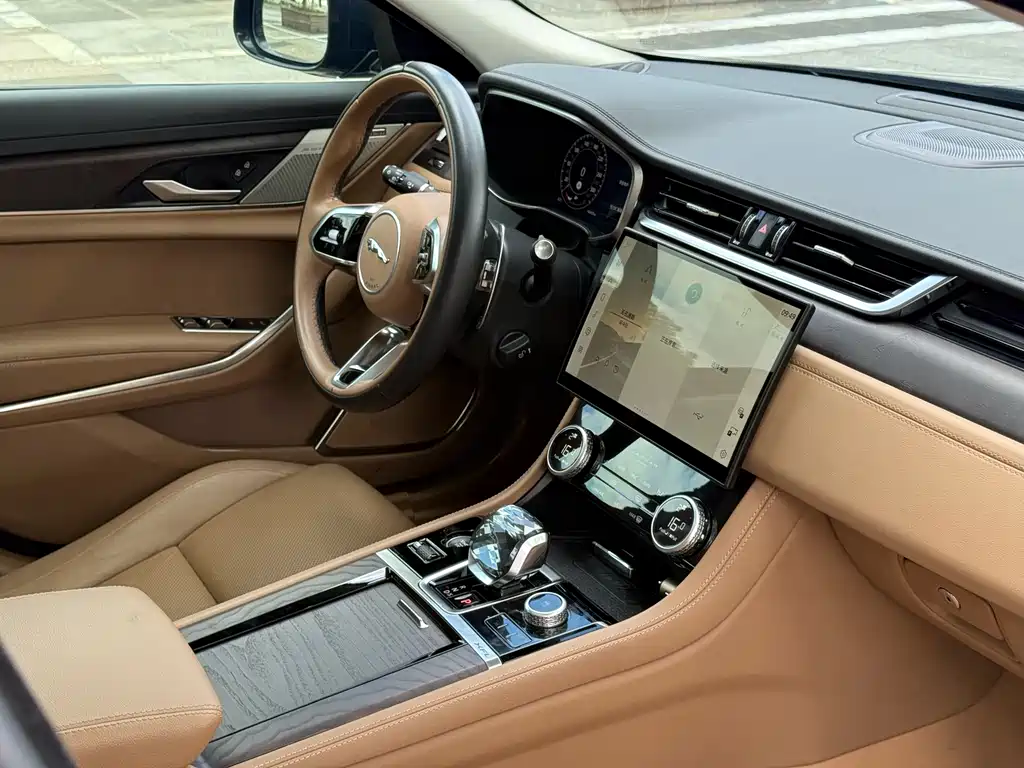 Jaguar XFL — миниатюра 14
