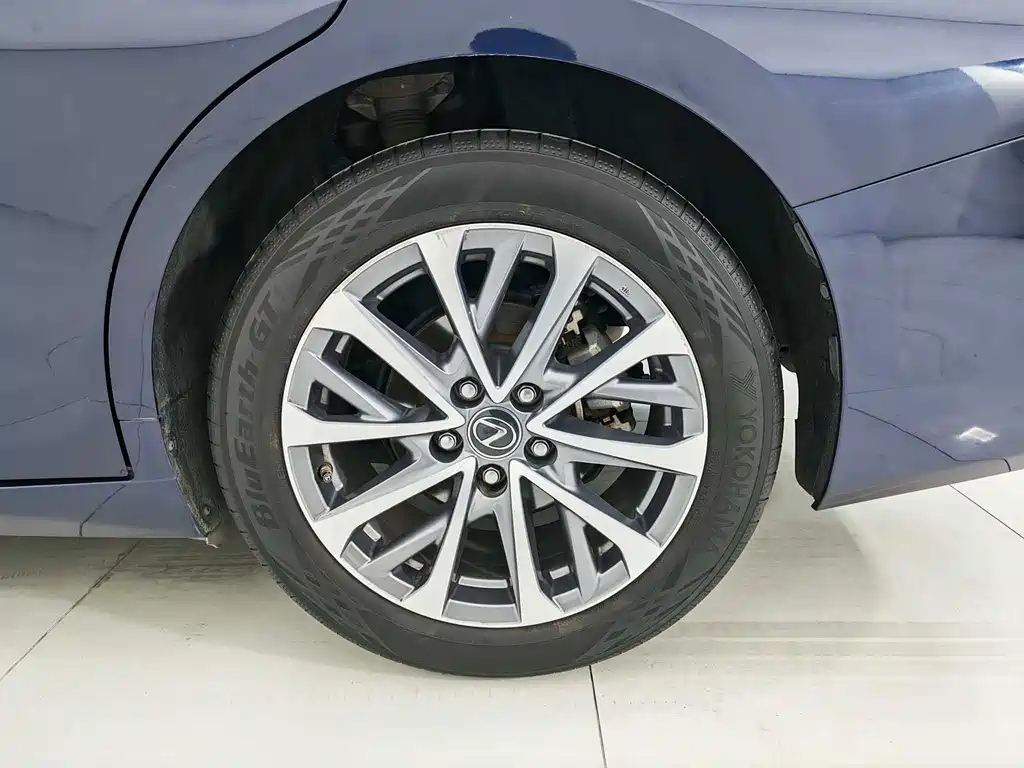 Lexus ES 2021 200
