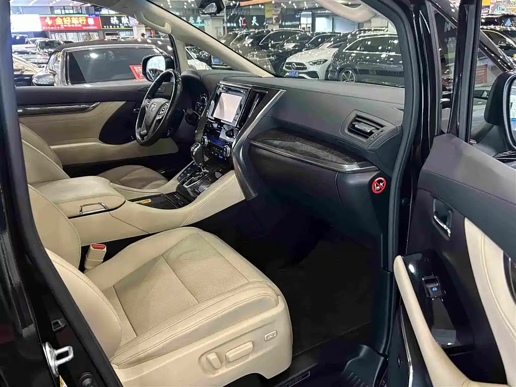 Toyota Vellfire 2019 2.5L HV Luxury