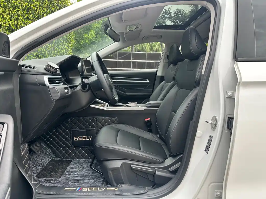 Geely Emgrand 2025 4 1.5L CVT