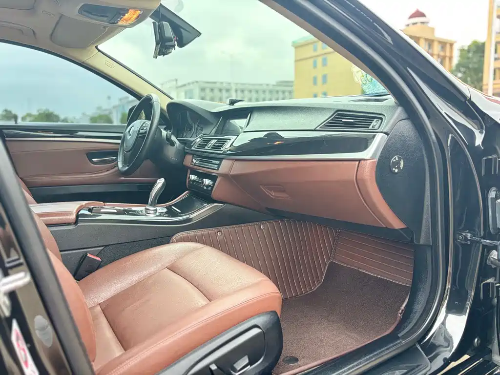 BMW 5 Series (Import) — миниатюра 7