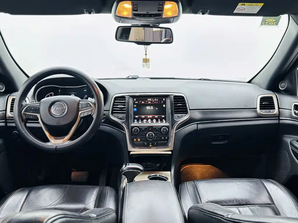 Jeep Grand Cherokee (Import) — миниатюра 13