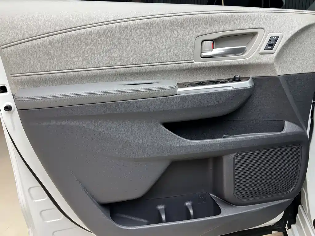 Toyota Granvia — миниатюра 8