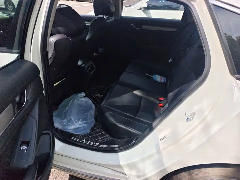 Honda Accord — миниатюра 18