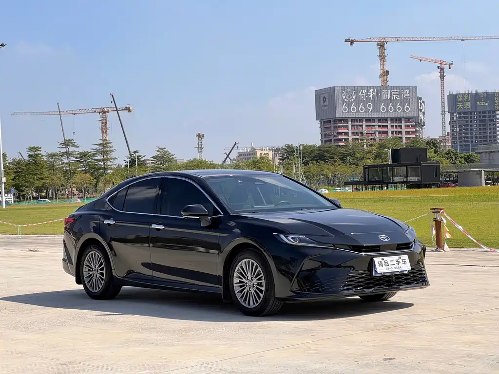 Toyota Camry — миниатюра 3