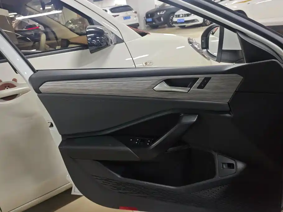 Volkswagen Sagitar — миниатюра 7