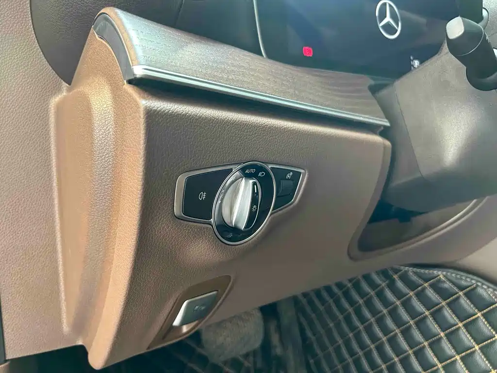 Mercedes-Benz E-Class — миниатюра 14